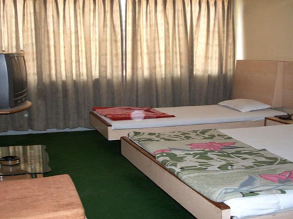 Hotel Tourist International Пюн Екстериор снимка
