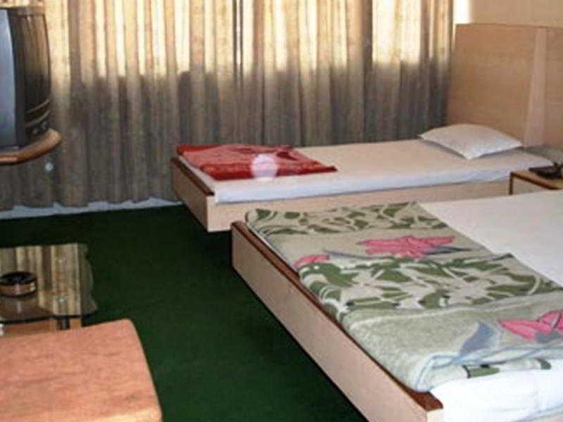 Hotel Tourist International Пюн Екстериор снимка