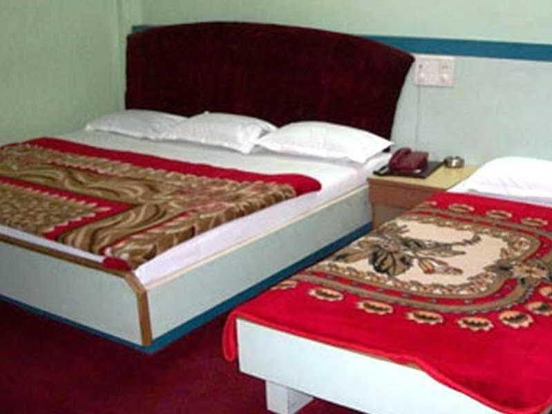 Hotel Tourist International Пюн Екстериор снимка